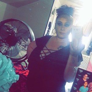 Meet your Posher, Monique